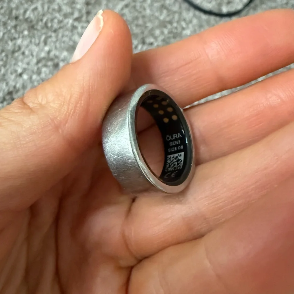 Silver Gen 3 Oura Ring size 8 with charger